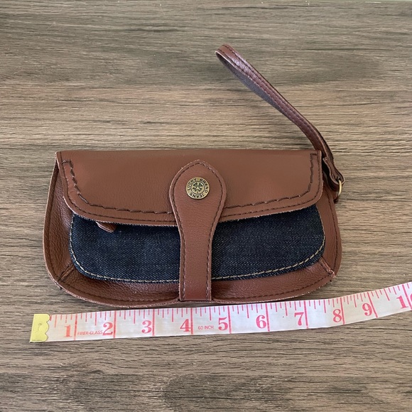 Adorable Lucky Brand wristlet / wallet - Picture 3 of 11